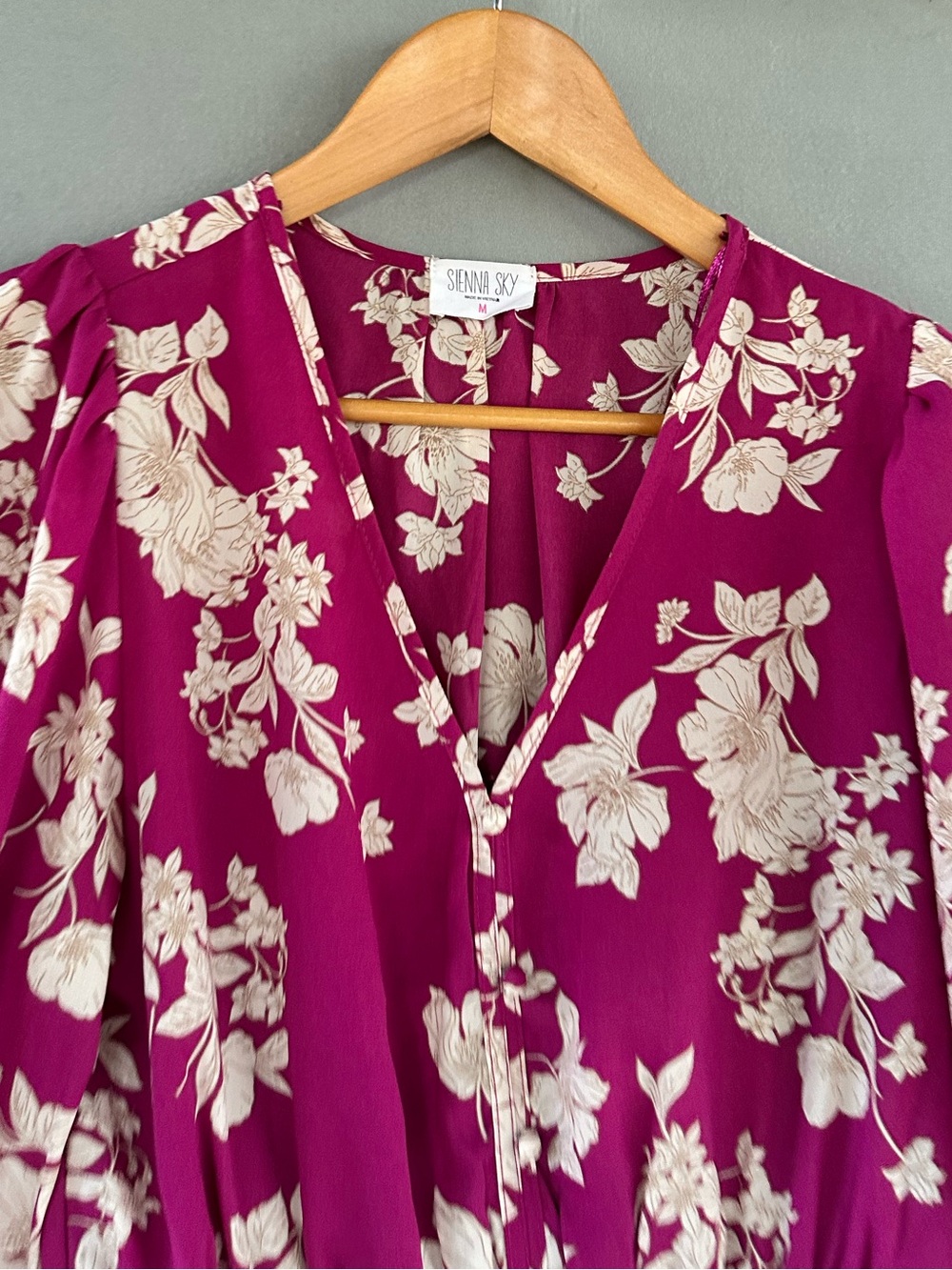 ๐5 for $45๐ Sienna sky top blouse shirt size M - Picture 4 of 7